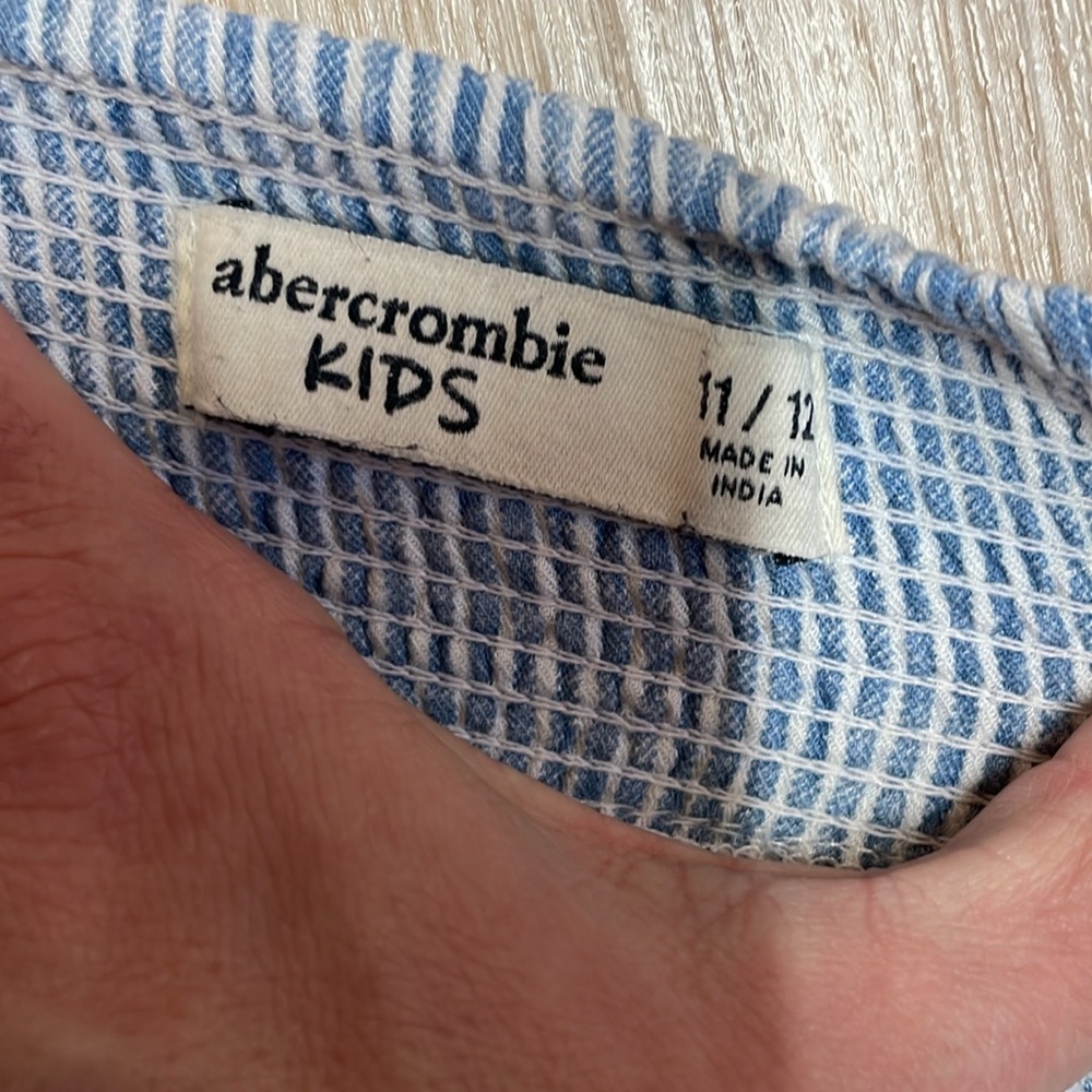 Abercrombie Kids Smocked Stretch Waist Striped Blue White Lightweight Shorts - Picture 2 of 7